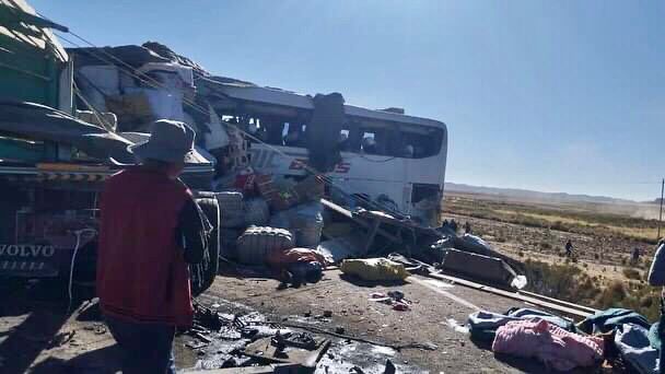 Accidente de tránsito deja 16 muertos en la carreta Patacamaya – Tambo Quemado