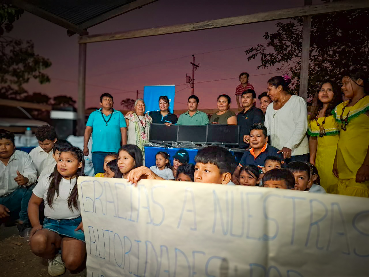 Entregan computadoras, escritorios y sillas a escuelas del área rural en Pando