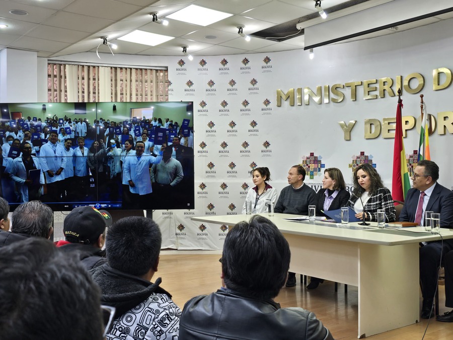 Entregan 182 ítems y se abre la posibilidad que el Hospital de Clínicas de La Paz atienda en la tarde consulta externa