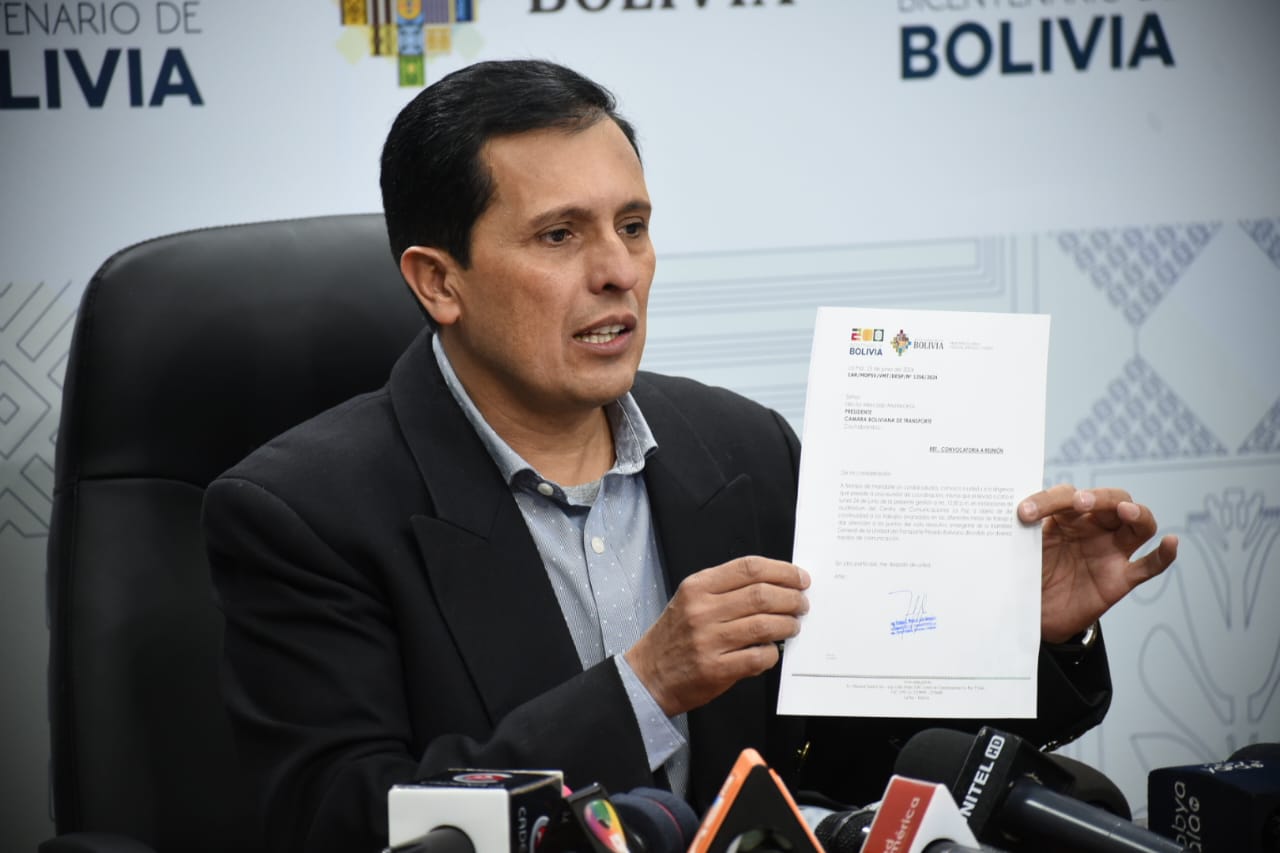 Gobierno insiste en diálogo y espera a dirigencia del transporte para solucionar problemática del diésel y evitar bloqueos