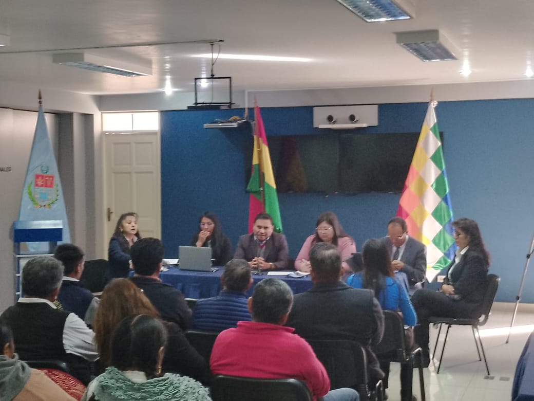 Impuestos y transporte de Cochabamba trabajarán en mesas técnicas sobre temas tributarios