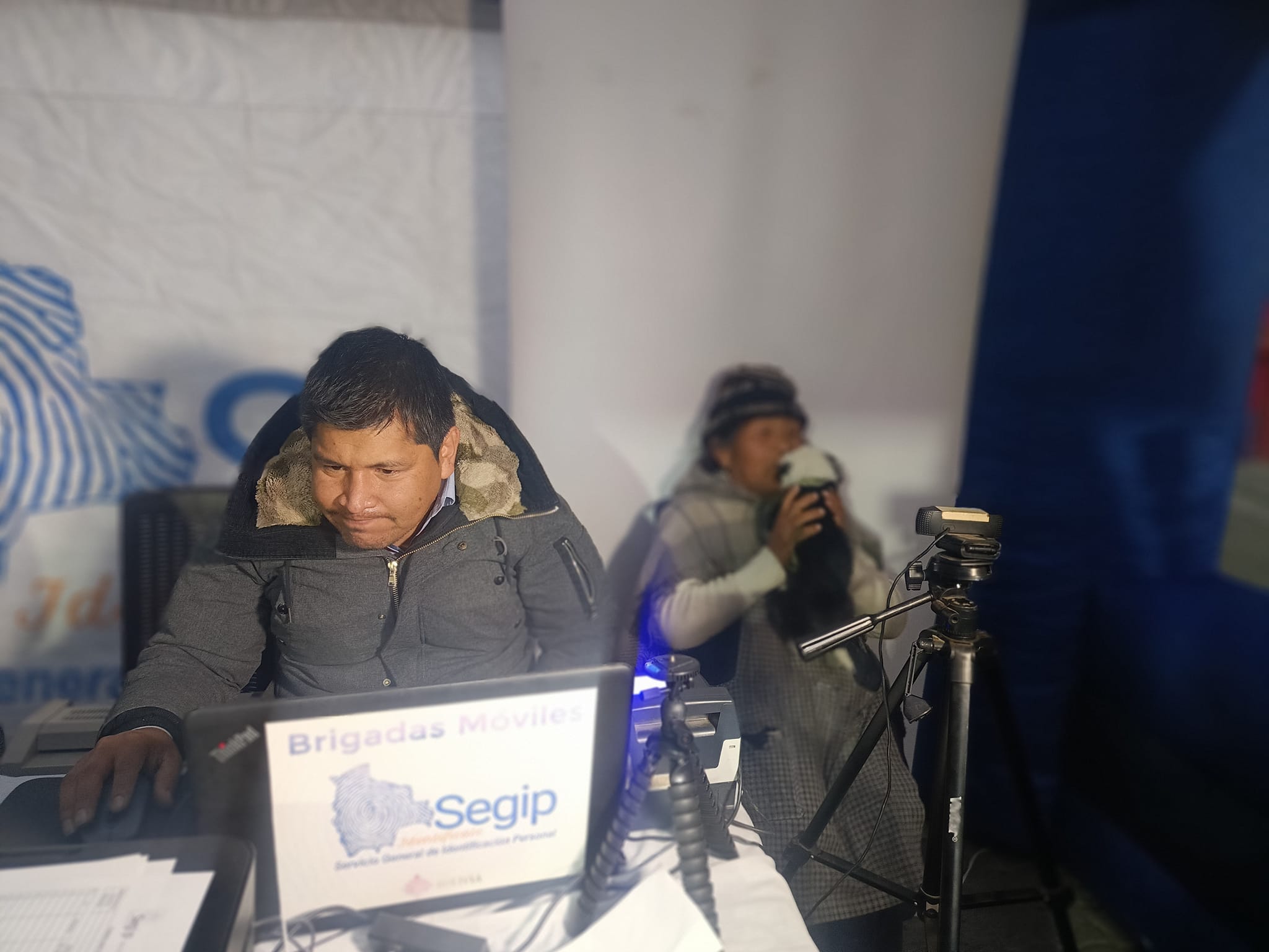 Segip desplaza brigada móvil para cedular gratuitamente a personas en situación de calle en La Paz 