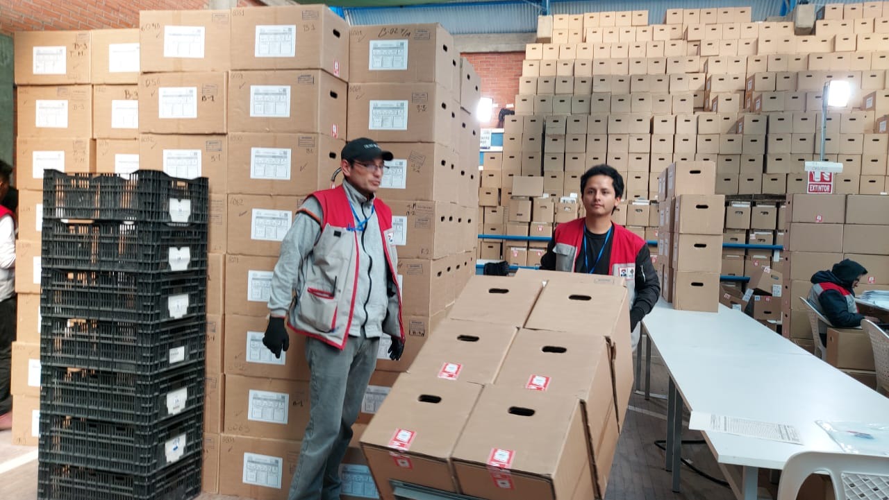 INE reporta validación de 42.218 cajas censales y conclusión en seis departamentos 