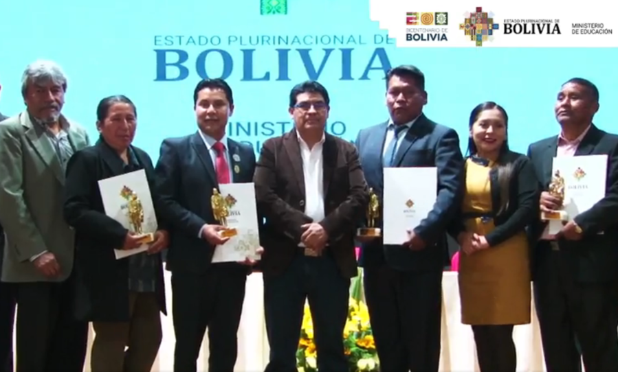 Gobierno distingue a 28 educadores meritorios por el Día del Maestro