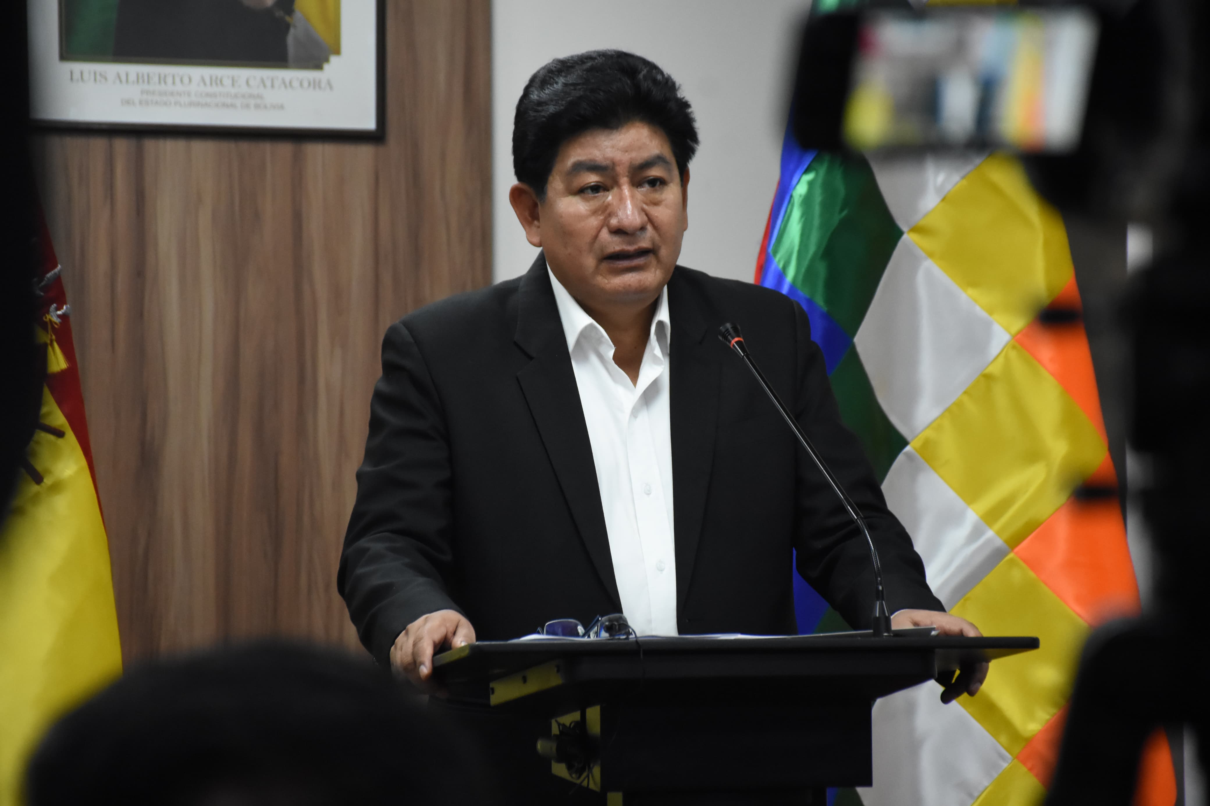 Gobierno firma acuerdo y transporte suspende medidas de presión en Montero