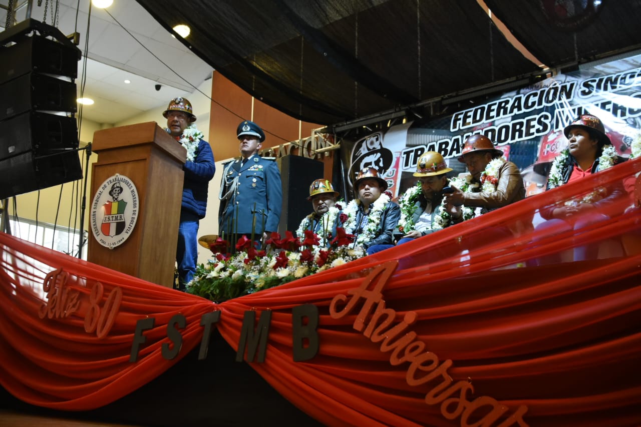 Presidente rinde homenaje a la FSTMB por sus 80 años y destaca su enseñanza y disciplina en la lucha por la democracia