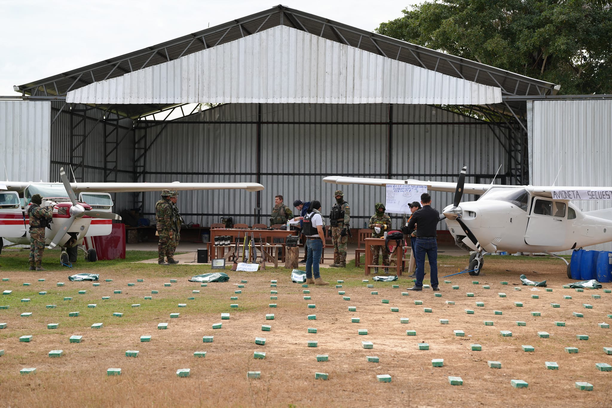 En Beni incautan 300 paquetes de cocaína y armas con daño al narcotráfico de $us 1,5 millones