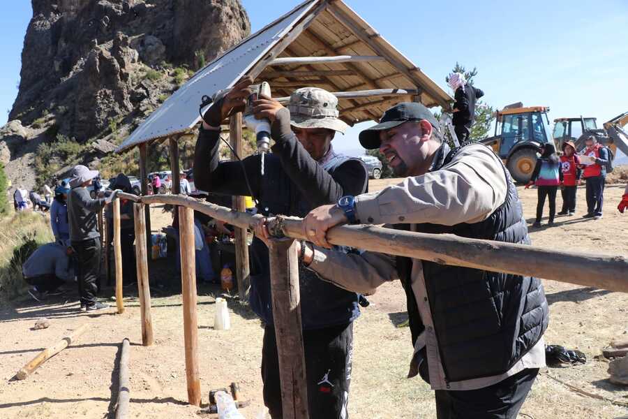 Servidores públicos del Seprec efectúan tareas de rehabilitación del sitio turístico Muela del Diablo