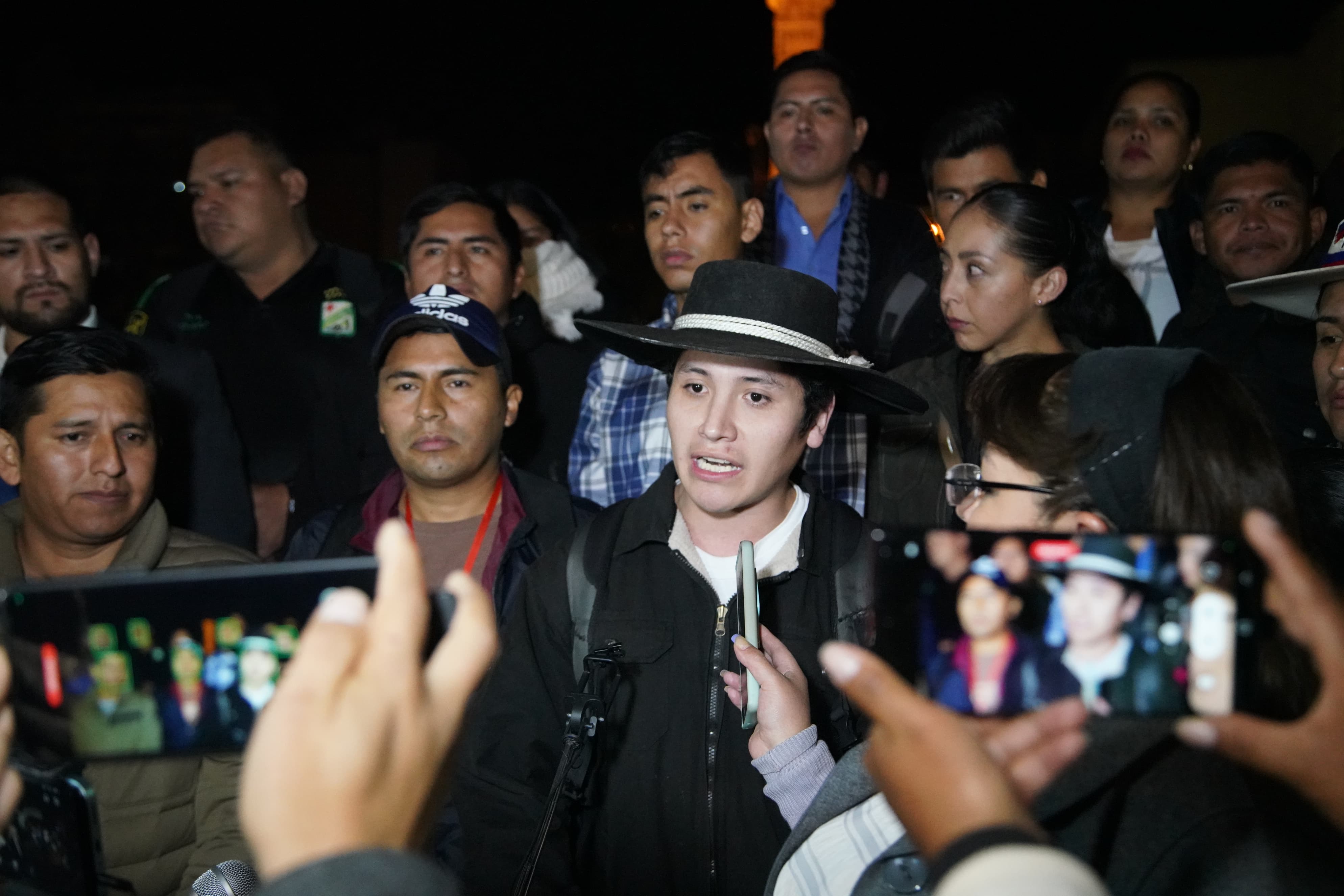 Juventudes del MAS-IPSP cierran filas en apoyo al dirigente elegido en El Alto Grover García y al Gobierno