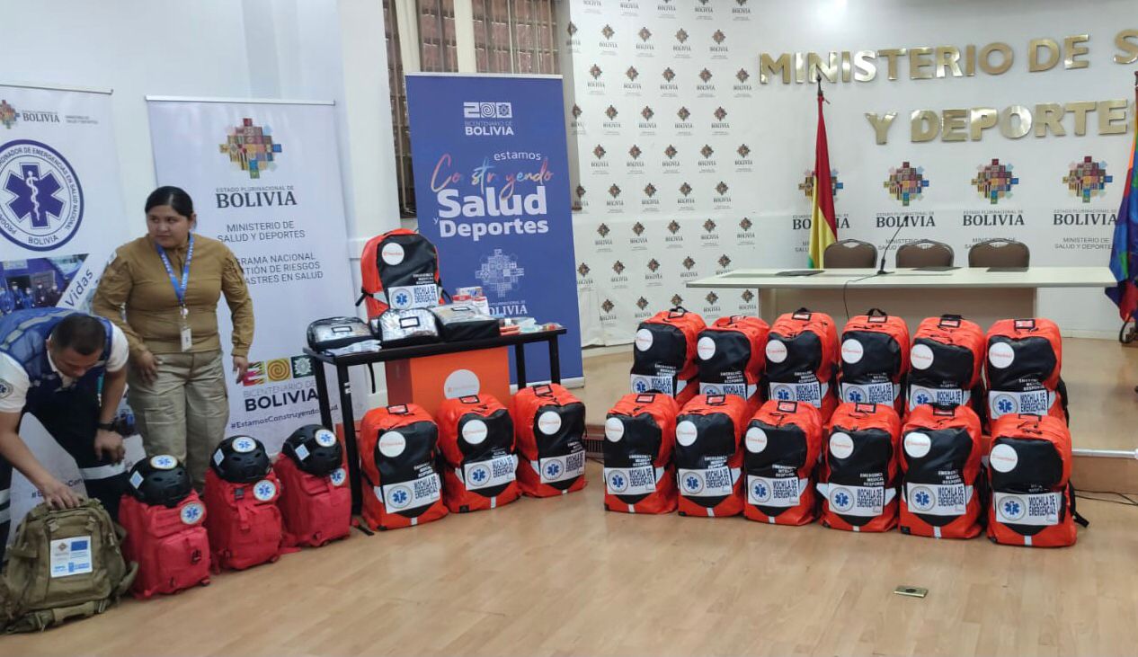 OPS dona mochilas tácticas médicas para atender a afectados por emergencias y desastres