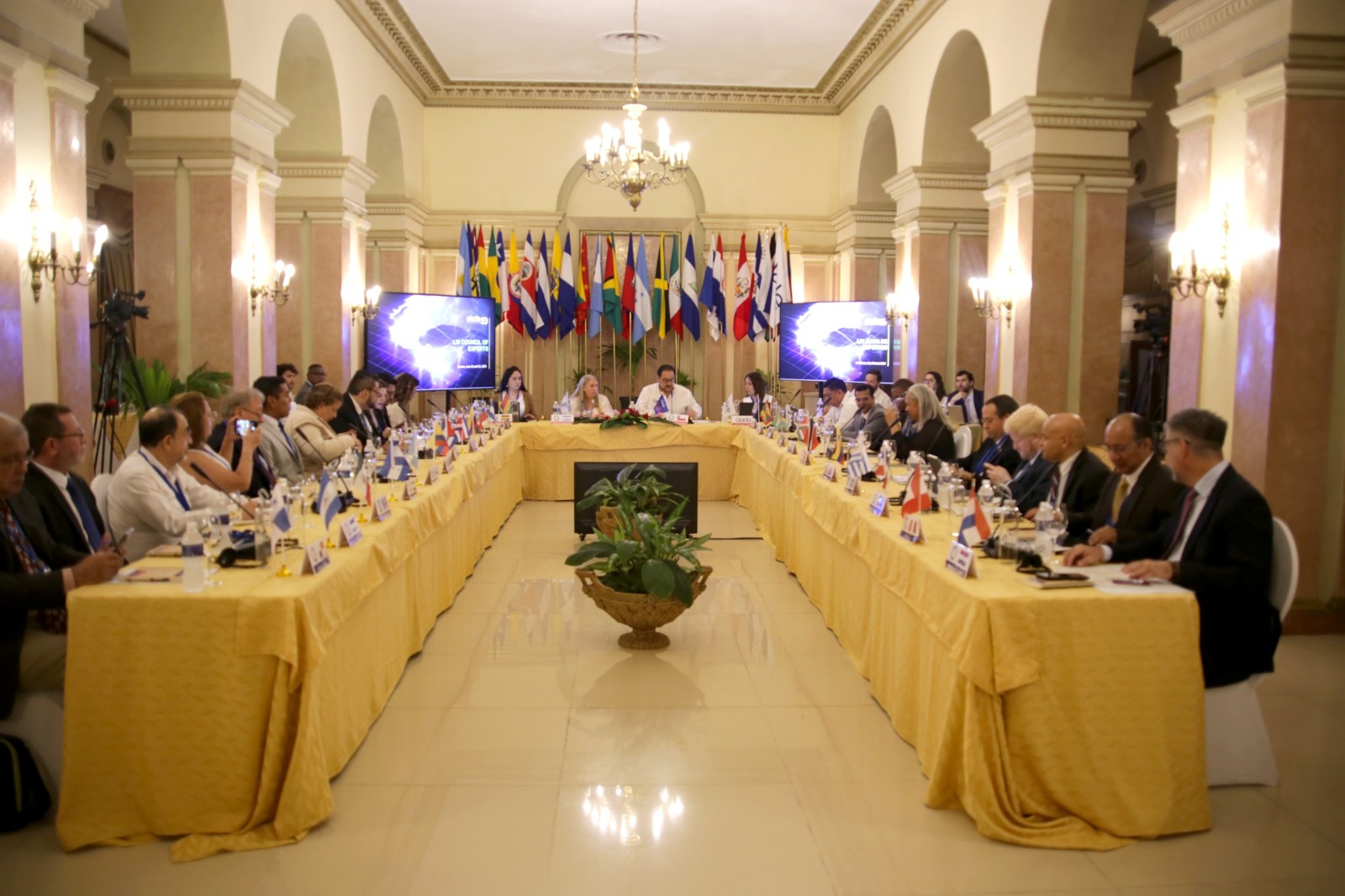 Bolivia destaca su política de transición energética en la junta de la Olade y en reunión de la sieLAC 