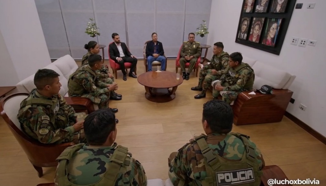 Arce se reúne con policías antidroga que fueron emboscados y expresa su reconocimiento en la lucha contra el narcotráfico 