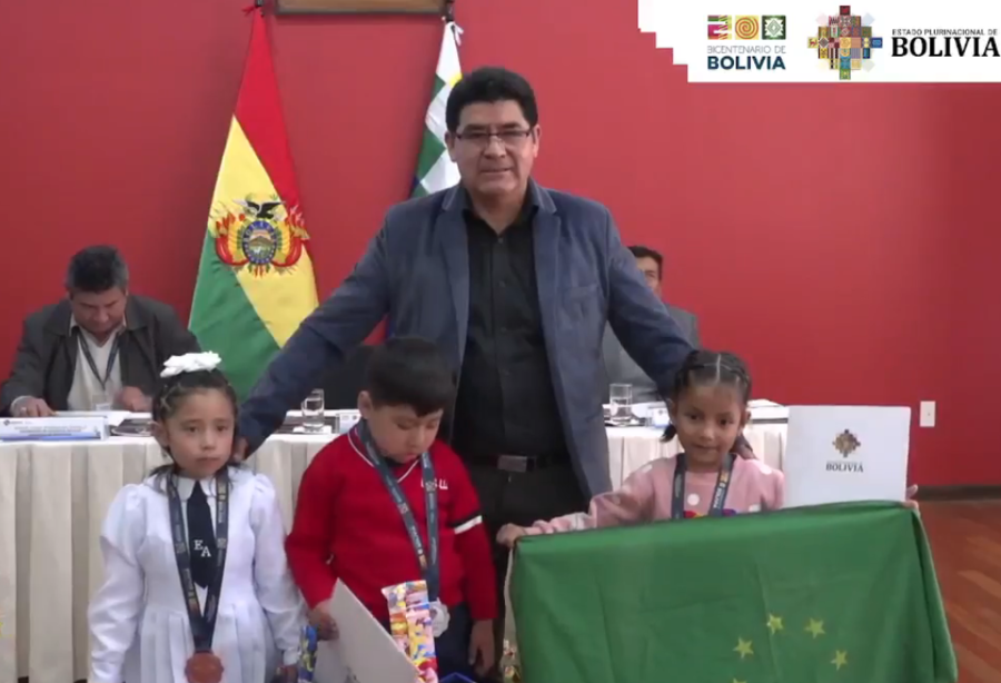 Educación premia a nueve niños declamadores de poesías inéditas contra la violencia