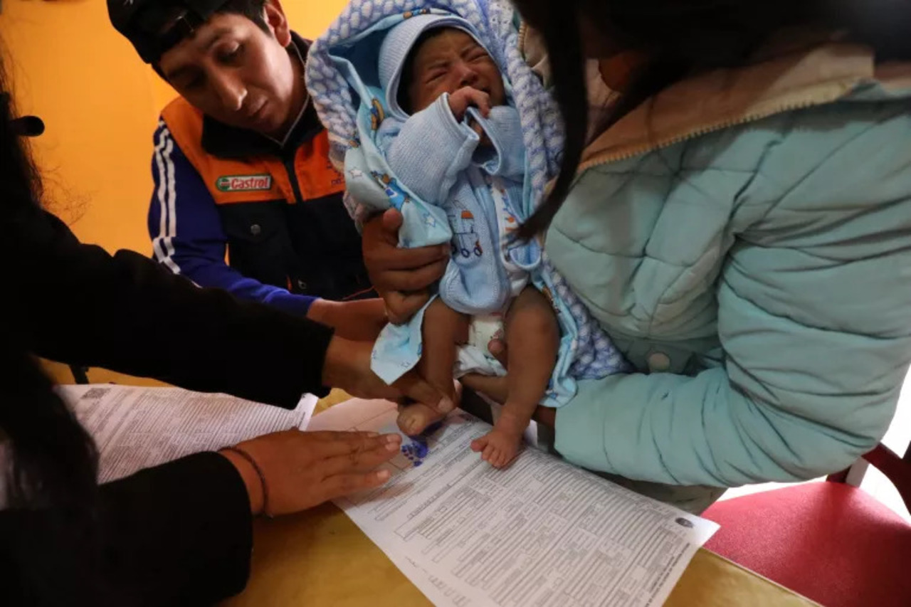 Padre a cargo de su hijo de hasta 12 meses tendrá tolerancia de una hora en su jornada diaria de trabajo