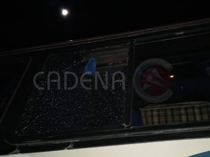 Aprovechan anuncios de bloqueos para atacar a bus en la carretera Oruro – Cochabamba