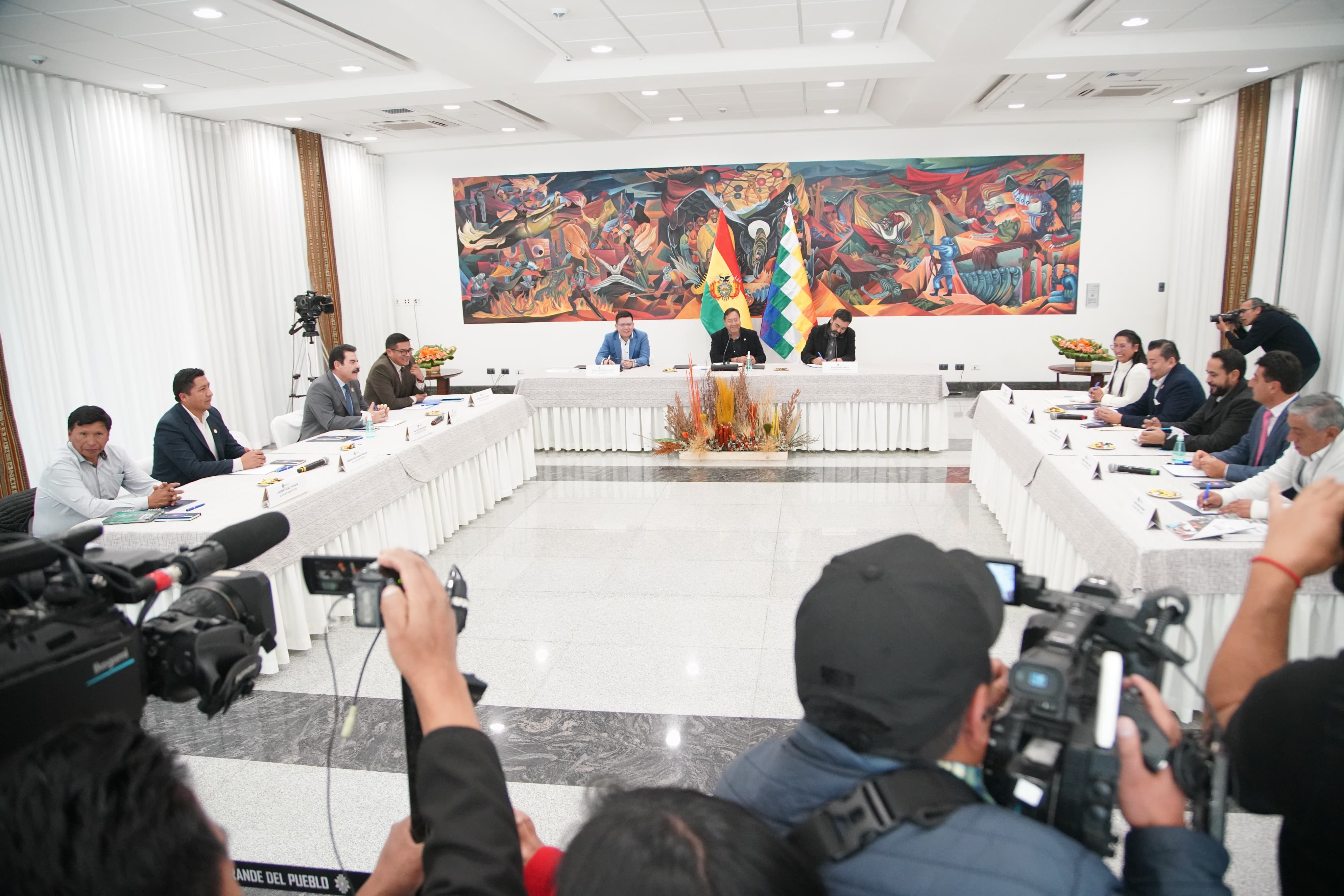 Una comisión jurídica analizará acciones legales contra legisladores por bloqueo de créditos