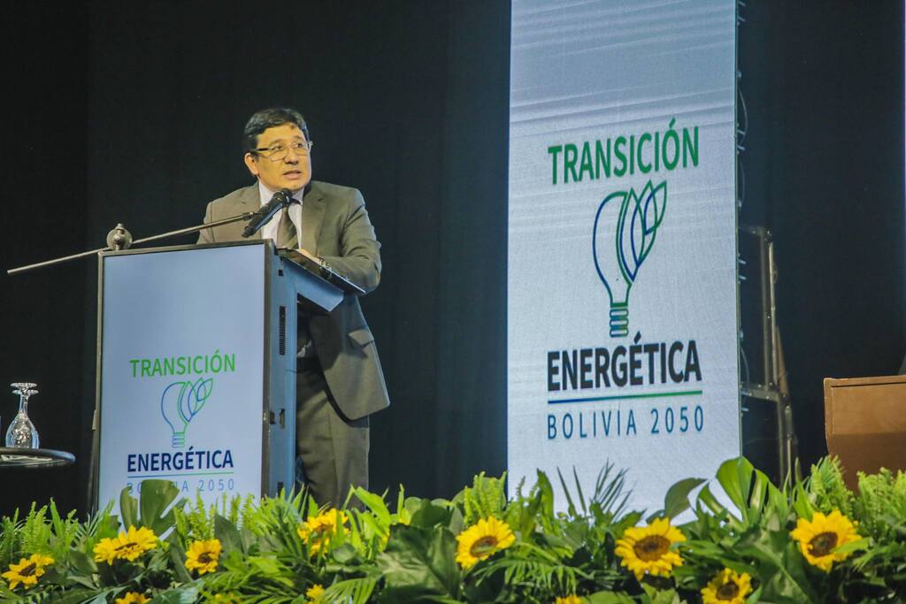 Bolivia habla en un foro de la necesidad de ajustes estructurales para incrementar la producción de gas y petróleo