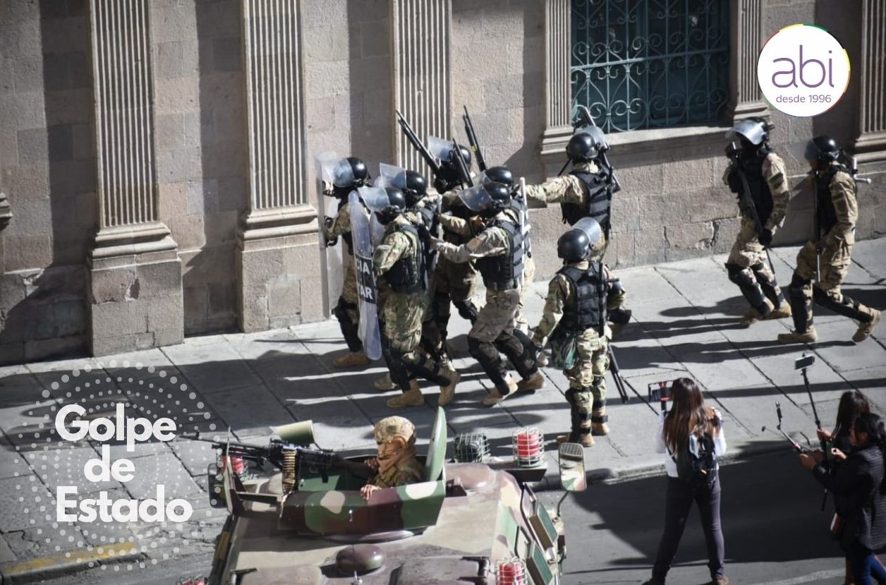 Un círculo de decisión militar-civil condujo a nivel operativo e ideológico el golpe fallido