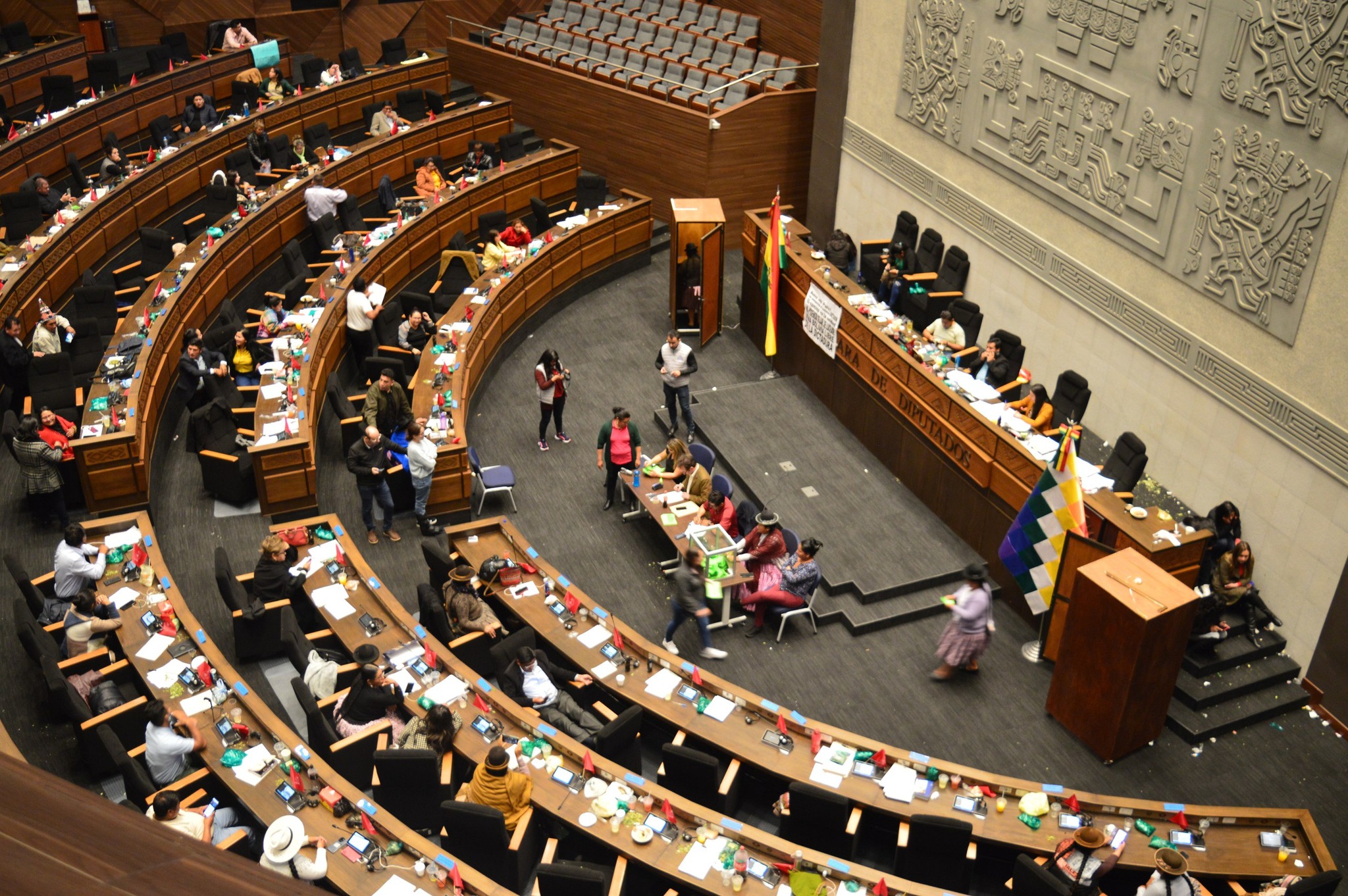 Grupo de 20 diputados se aleja de Comunidad Ciudadana y forma otra bancada, “mesistas” anuncian proceso por los curules