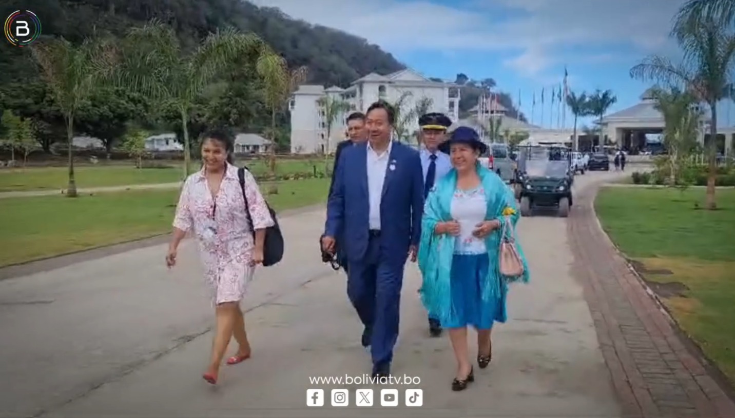 Presidente llega a la plenaria de la VIII Cumbre de la Celac y llama a la solidaridad y unidad