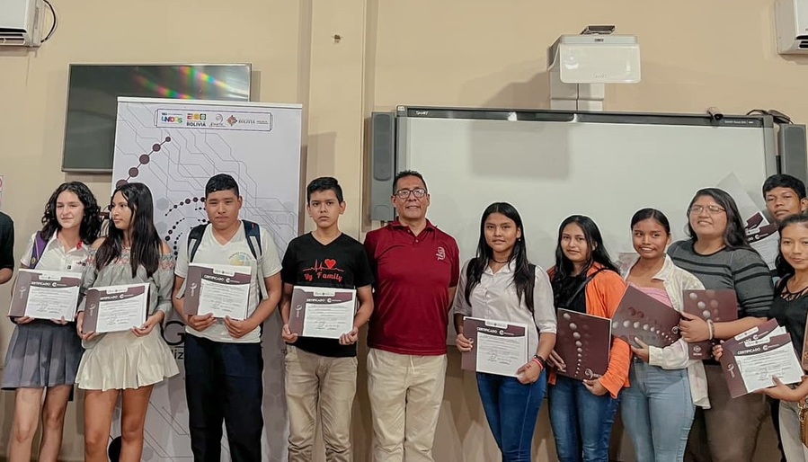 Certifican a más de 200 niñas y adolescentes tras clausura del RobóTICas 2023 en Trinidad