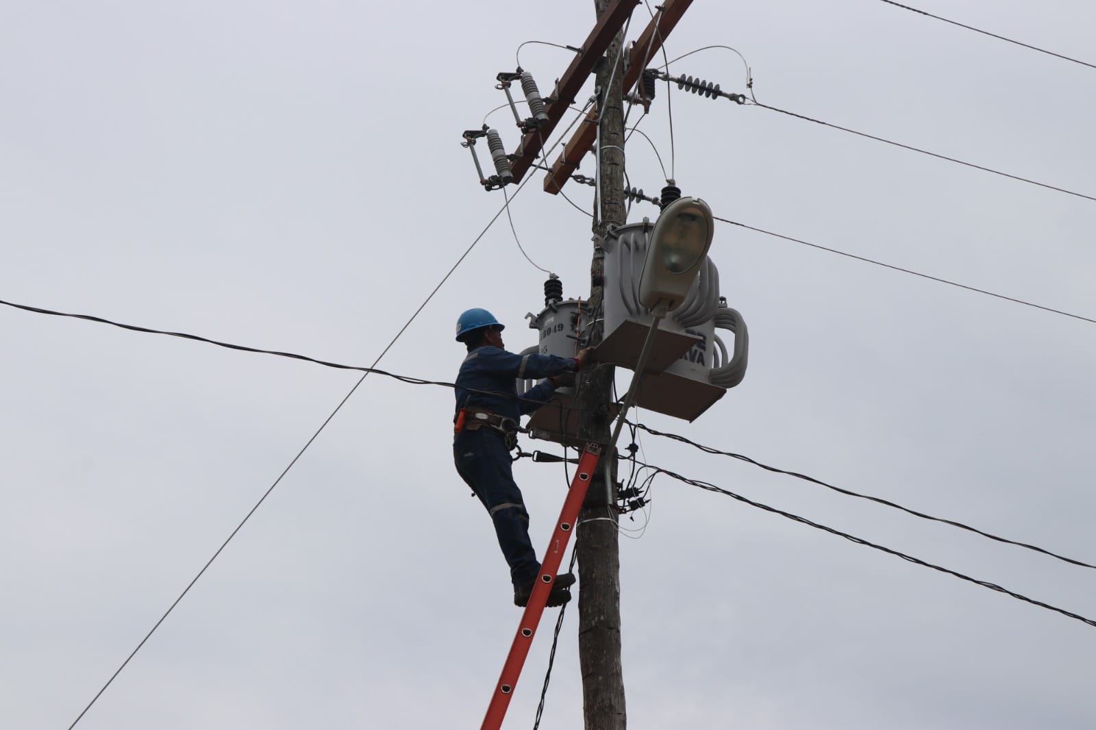 El Alto a poco de lograr el 100% de cobertura eléctrica, Gobierno destaca avances e inversión de Bs 375 millones
