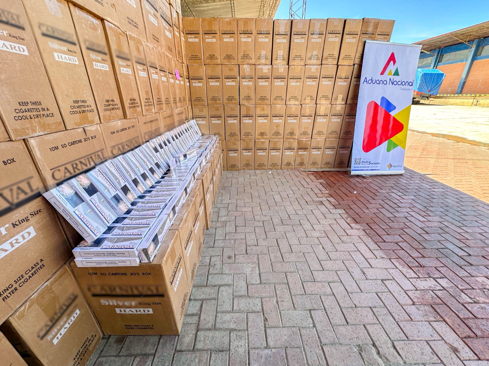 Aduana comisa marihuana y 1.344 cajas de cigarrillo de contrabando en Cochabamba