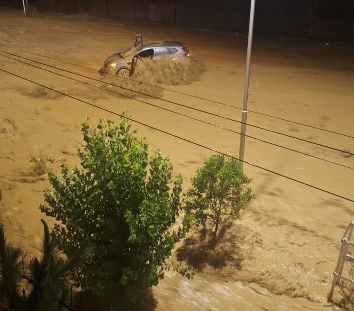 Desborde del río Achumani deja un fallecido y varias viviendas afectadas en la zona sur de La Paz