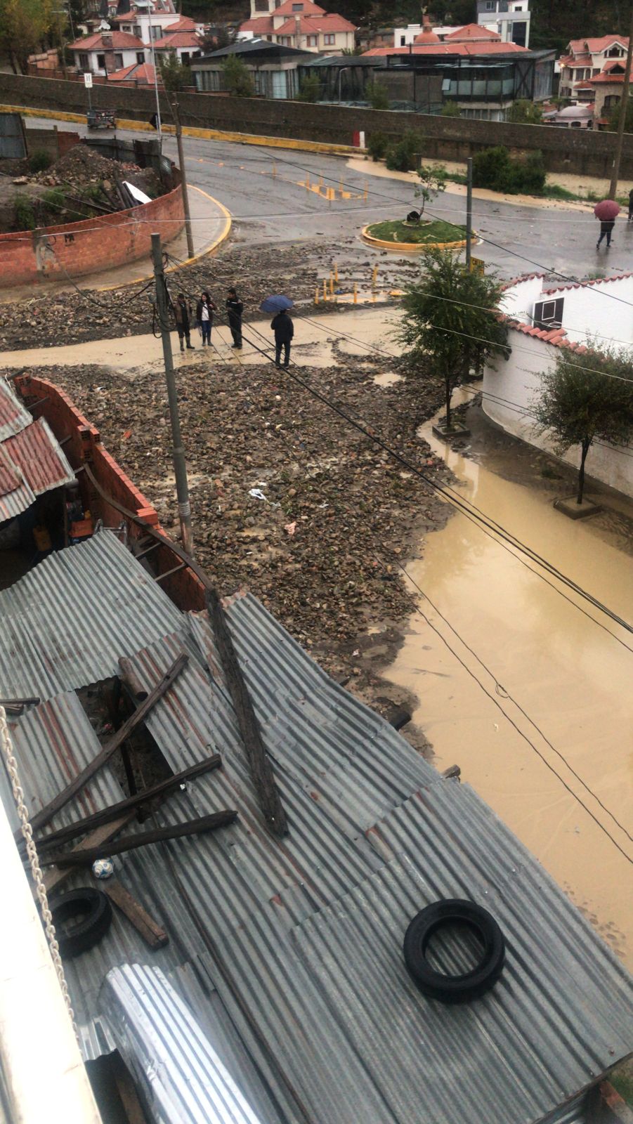 El desborde de los ríos de La Paz causó inundaciones en la zona Sur.