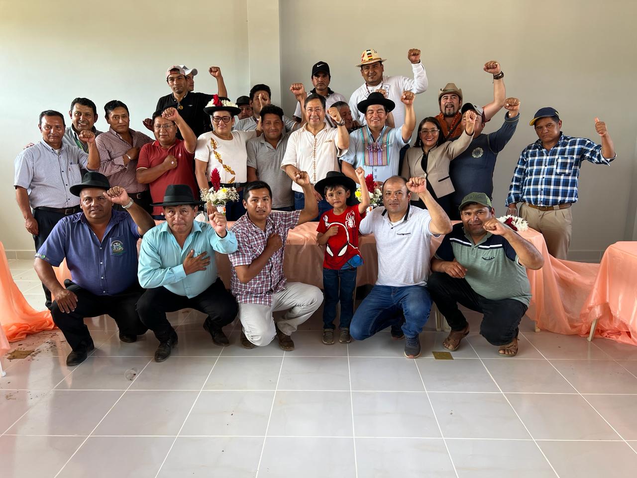 Arce y autoridades de Comarapa trazan agenda de trabajo para fortalecer la producción de frutas y verduras