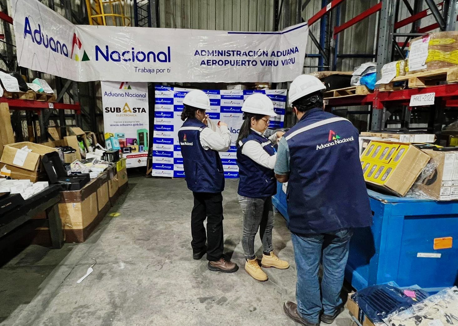 Aduana puso en 2023 a subasta 908 toneladas de mercancía ilegal valuadas en Bs 28 millones