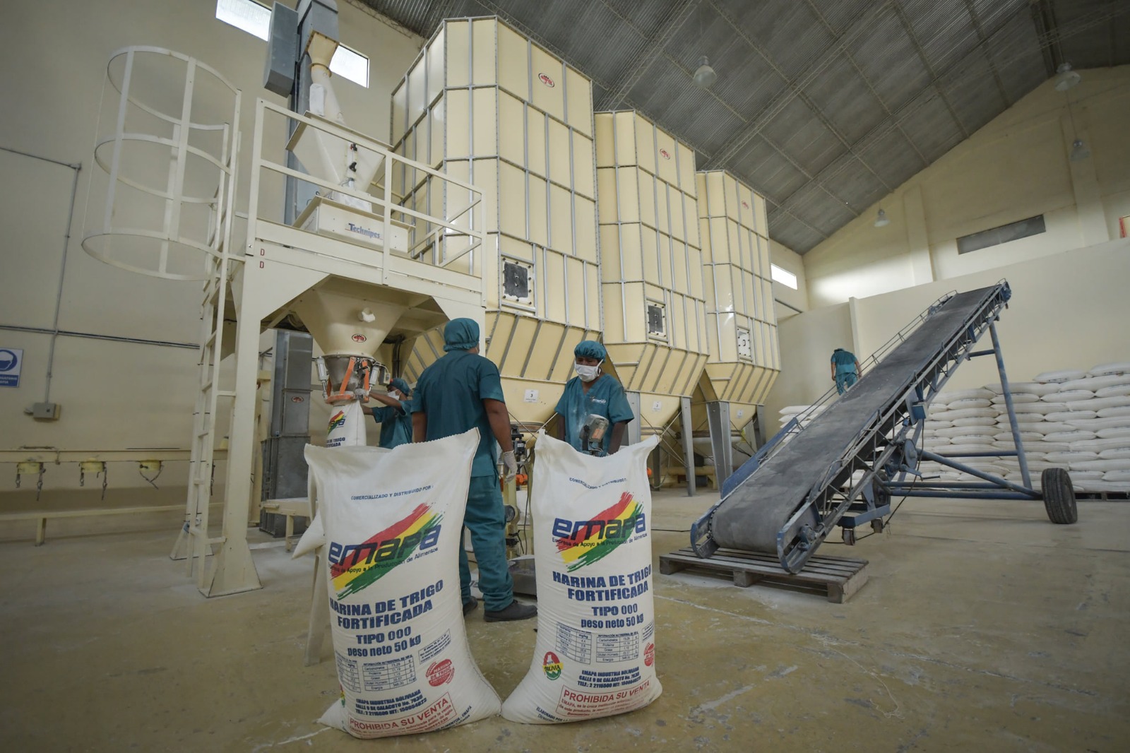 Analista destaca que el Gobierno de Arce redujo la deuda externa con tres factores