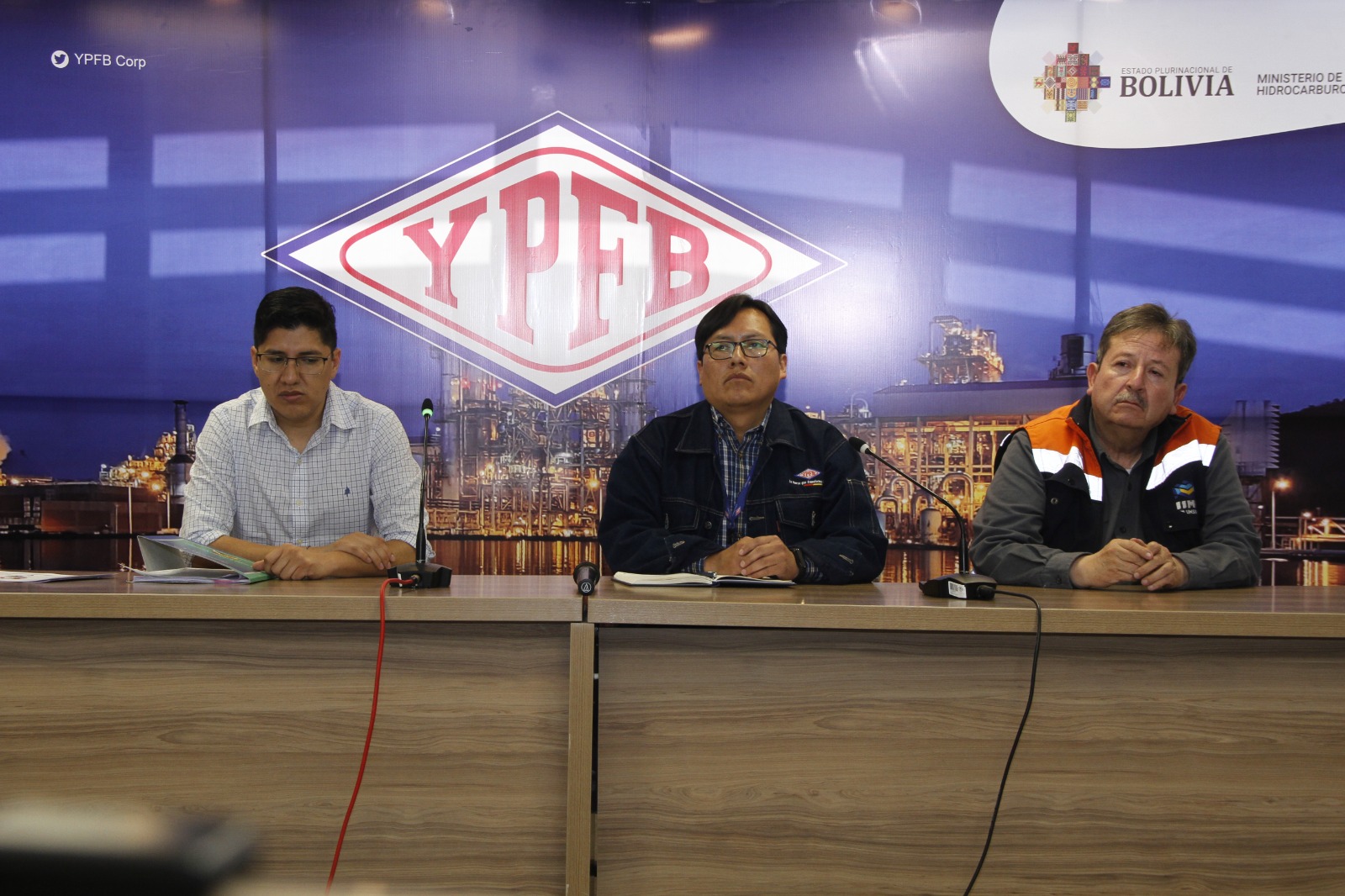 YPFB asegura que gasolina boliviana cumple estándares y la UMSA destaca beneficios de mezcla con aditivo vegetal