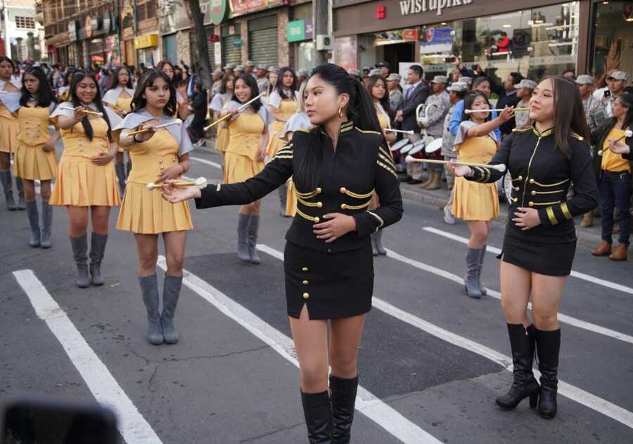 Inician actividades en conmemoración al Día del Mar con desfiles escolares en la ciudad de La Paz