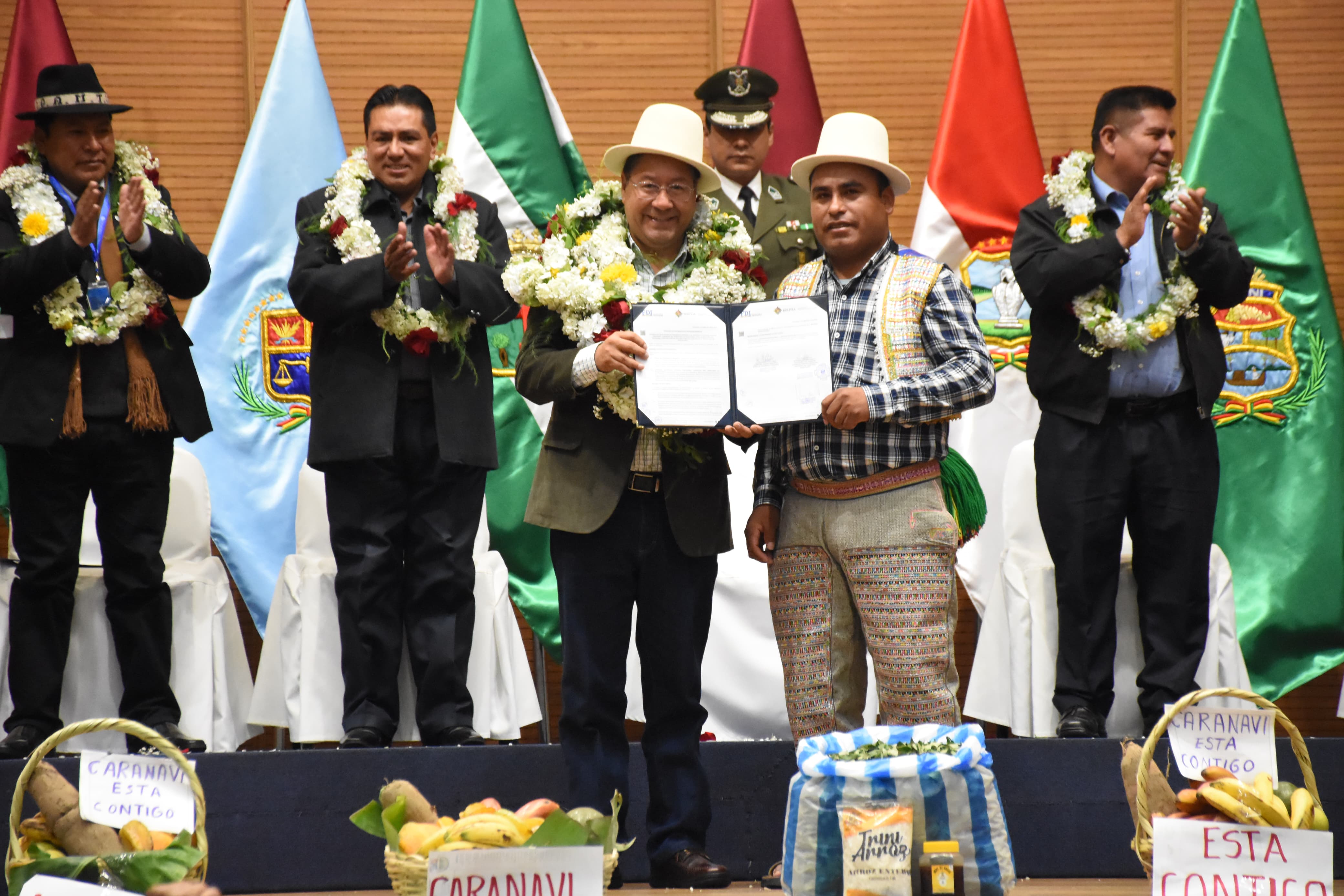 Presidente entrega convenios por Bs 94 millones para mejorar la producción en 40 municipios