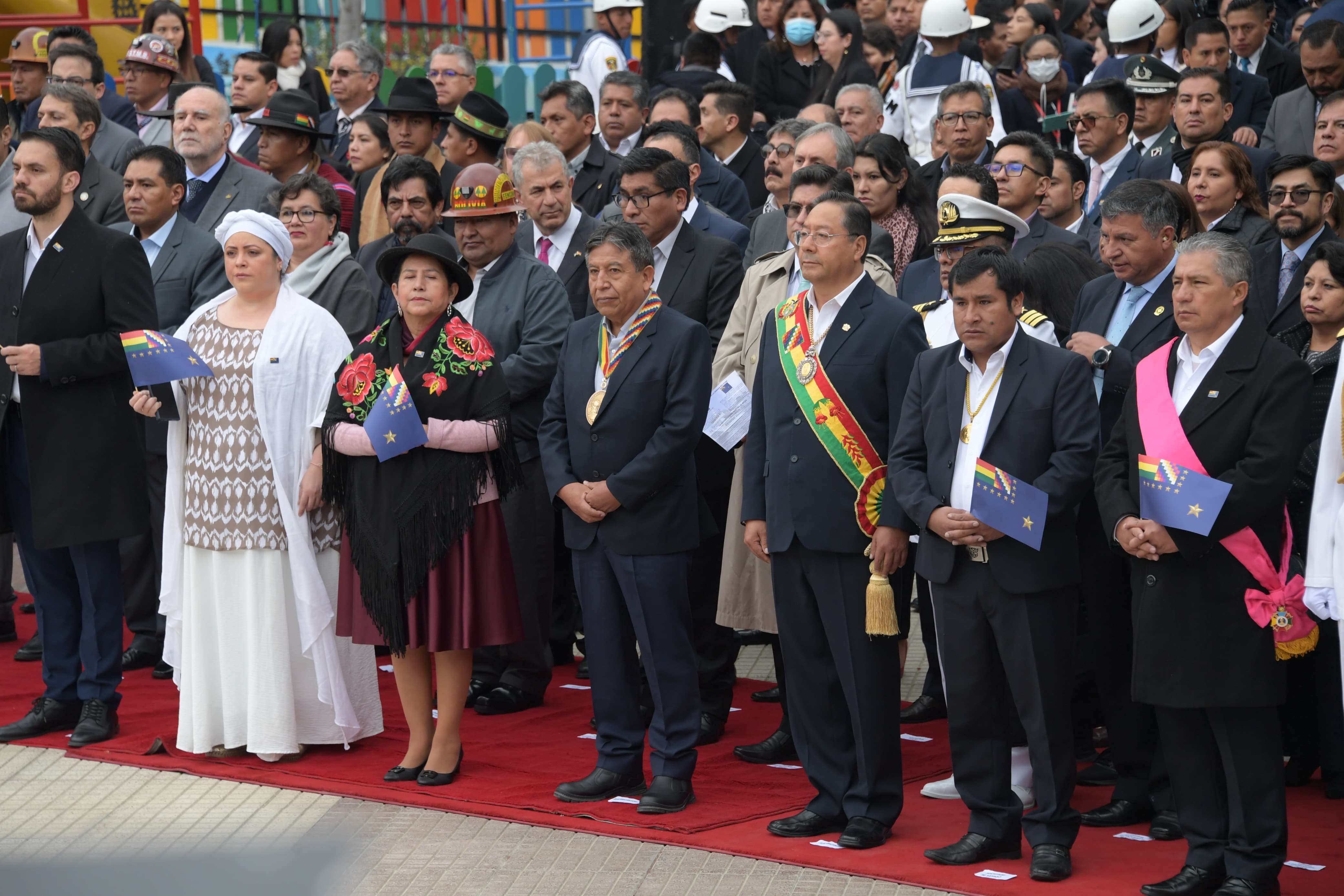 Presidente inicia actos conmemorativos por el Día del Mar con ofrenda floral al monumento de Abaroa 