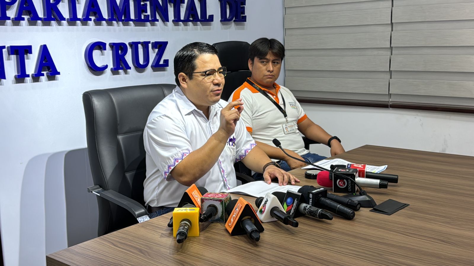 El fiscal departamental de Santa Cruz, Roger Mariaca, en conferencia de prensa. Foto: FGE.
