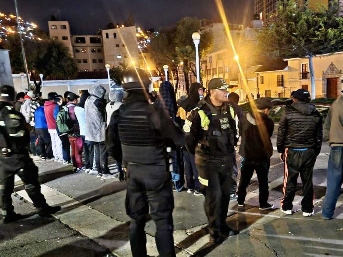 Policía detiene a más de 60 personas que infringían las restricciones por el censo en La Paz