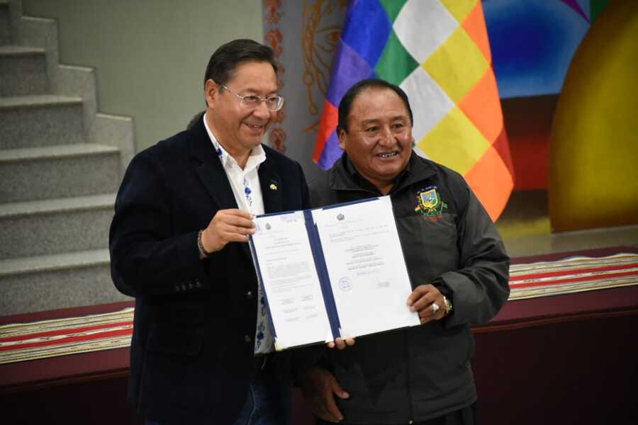 Presidente promulga ley que aprueba crédito de $us 57,2 millones para ampliar a ocho carriles el tramo Senkata - Apacheta