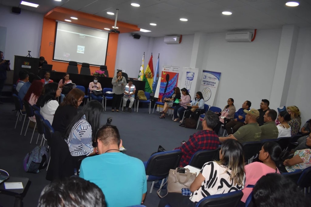 Fiscalía coordina acciones para mejorar atención de víctimas en los seguros de salud de Cochabamba
