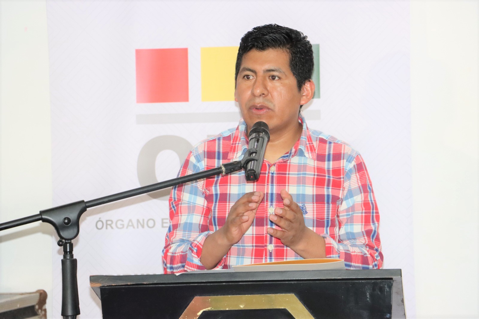 Vocal del TSE: Morales debe consensuar con organizaciones sociales matrices la convocatoria a congreso