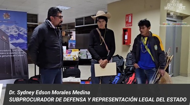 Estudiantes de Ixiamas reciben donación de libros y material escolar de la Procuraduría 