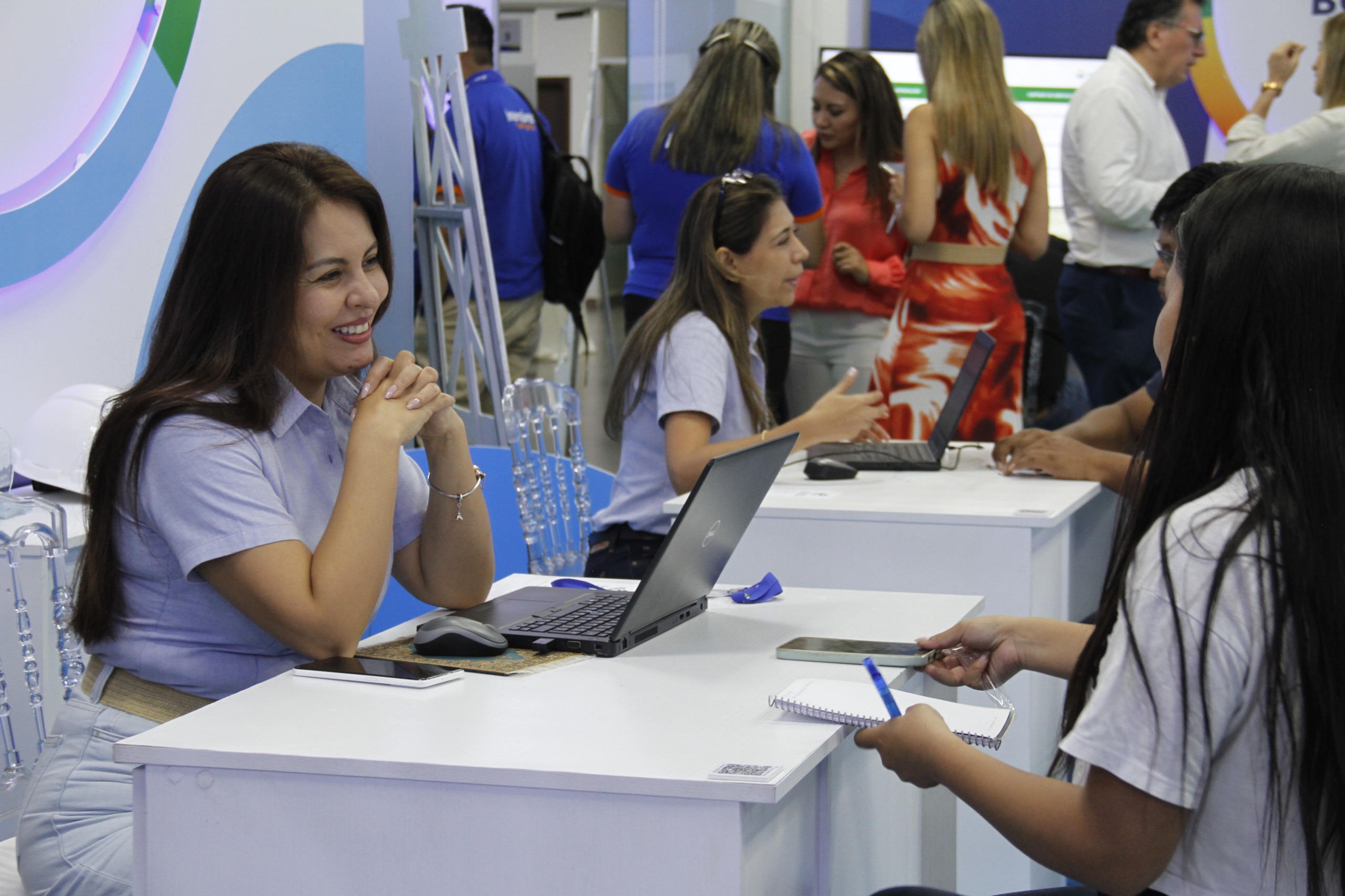 YPFB mueve $us 300 millones en procesos de contratación en la feria "Puertas Abiertas" 2024