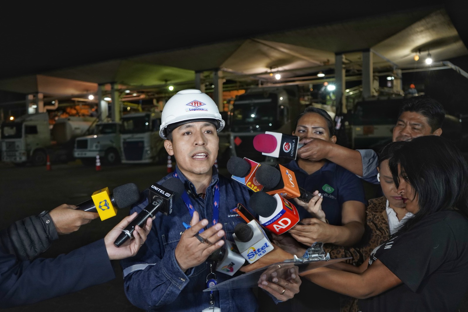 Más de 700 cisternas se dirigen a plantas de YPFB para garantizar abastecimiento de carburantes