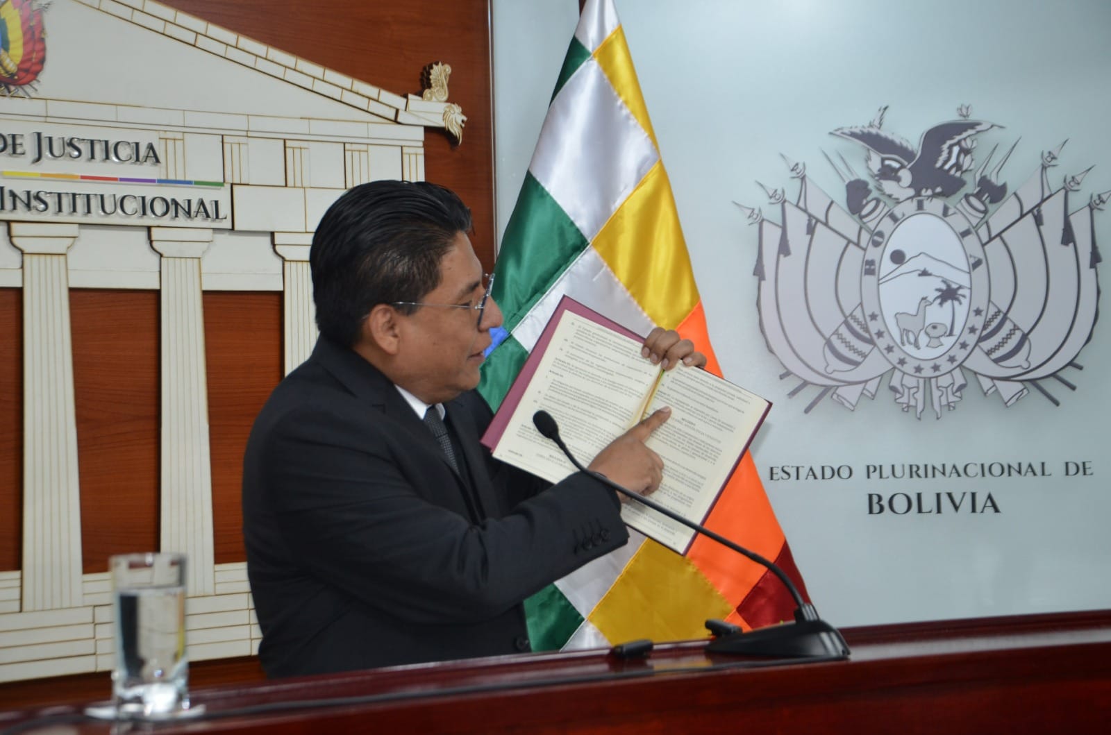 Gobierno garantiza derecho propietario y asegura que decreto sobre DDRR busca acabar con las “mafias”