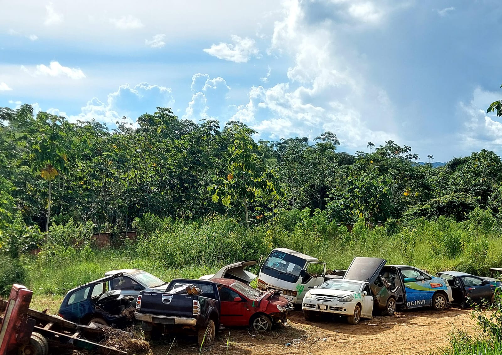 Aduana inicia Subasta Ecológica de 59,6 toneladas de partes de vehículos en frontera Cobija