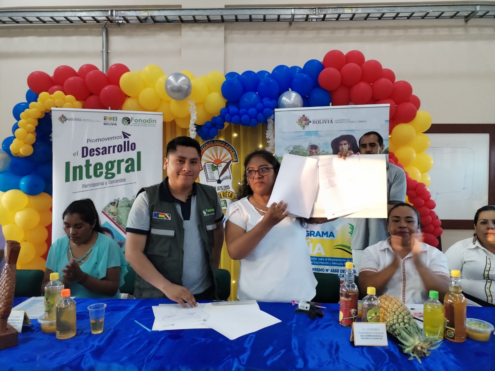 Gobierno y productores de Guarayos acuerdan impulsar la tecnificación para aumentar producción de piña 