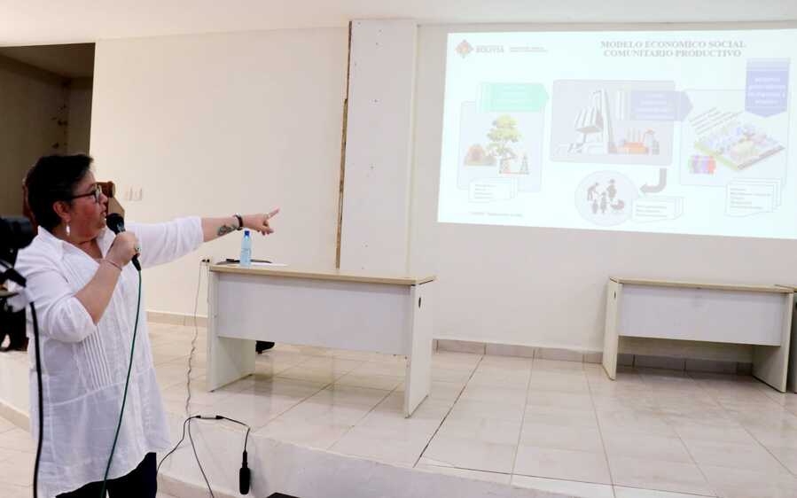 Ministra Navia destaca que el Modelo Económico Social es generador de empleos