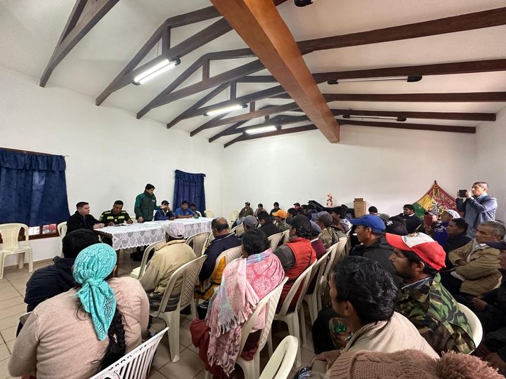 Productores cruceños suspenden bloqueo en Mairana tras firma de convenio que garantiza provisión de carburantes 