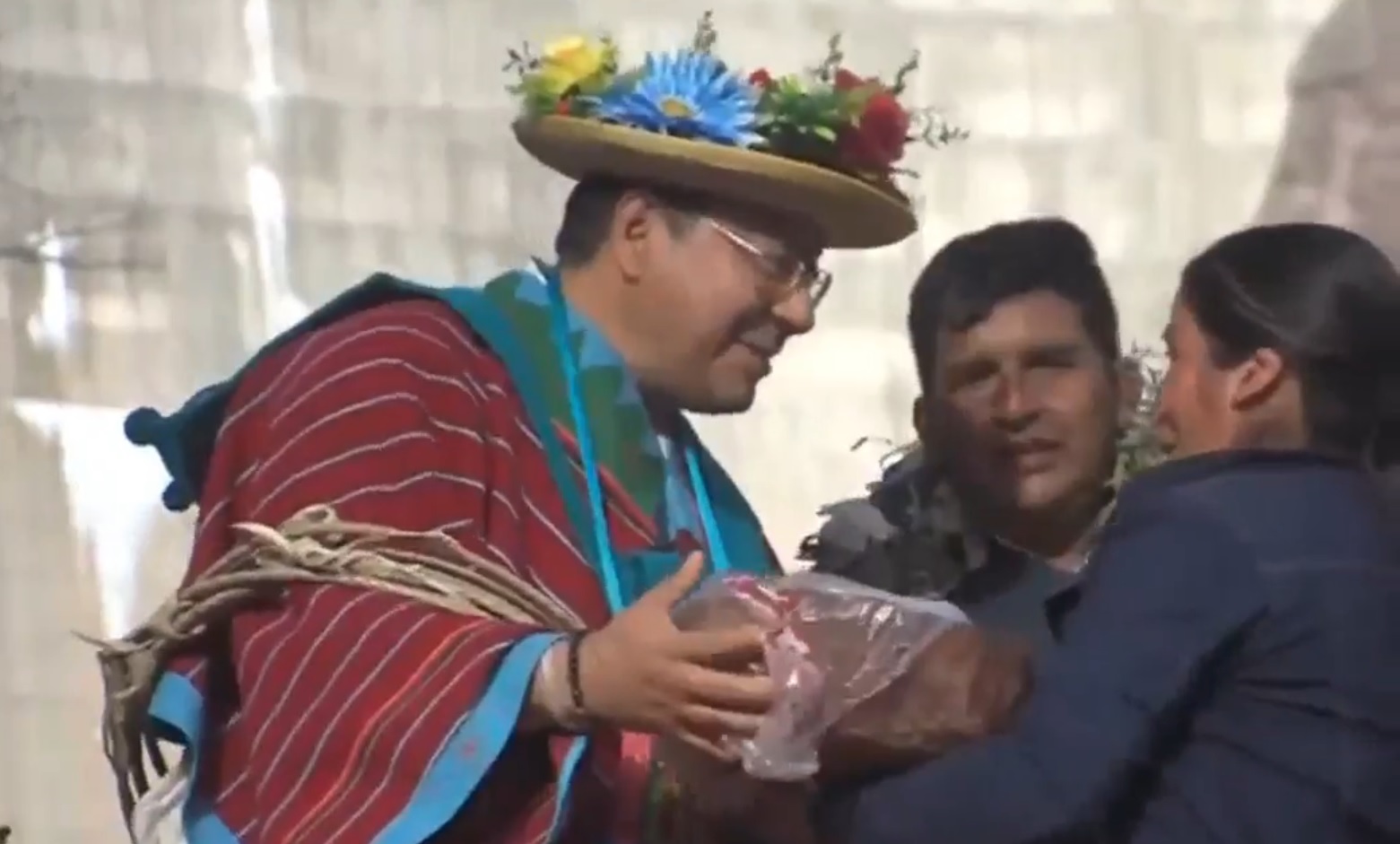 En Azurduy entregan una represa de Bs 12 millones, 40 viviendas y un puente